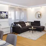 Sea&City Deluxe Apartment - Top Center Varna By Flat Mаnager
