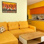~ The Citrus Flat ~ With A Free Parking Spot