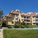 Carolmike Oasis Beach Apartment Kamchia Reserve