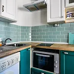 Spacious Apartment At Central Location - Karavelov