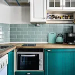Spacious Apartment At Central Location - Karavelov