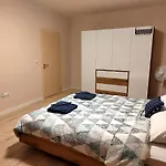 Apartment With Private Yard And Bbq