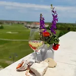 Panoramic 18Th Green View Apartment In Lighthouse