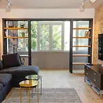 Bright & Spacious 1Bd Apartment With A Charming Balcony By Flat Mаnager