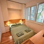 Modern Central 2-Bedroom Apartment With Parking