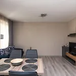 Cozy Flats Nearby Center Free Park Area