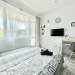 Glassroom- Самостоятелна Стая Private Room