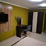 Студиото Е Партер От Жилищна Сграда. Топ Център.