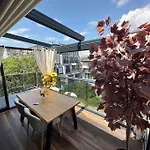 Prime Location! Outdoor Dining!