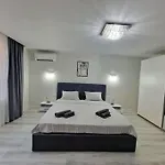 Central Luxe Apartment - Elisha