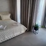 Romantic Holiday Studio