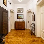 Aristocratic 2Bdrm Central Apartment