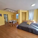 Top Location Harmony Apartment By Hostex