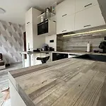 Апартамент Божур