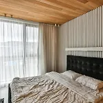Seaview Flat With Pool & Street Parking