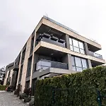 Seaview Flat With Pool & Street Parking