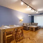 Peaceful Apartment With Free Parking