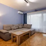 Peaceful Apartment With Free Parking