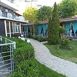 Apartments Danita & Restaurant&Pool Bar