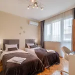 Bella 2Br Apartment