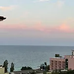 Spacious Seaview Apartments, 100M To The Beach
