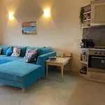 Spacious Seaview Apartments, 100M To The Beach