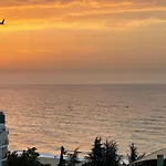 Spacious Seaview Apartments, 100M To The Beach