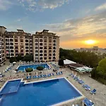 Spacious Seaview Apartments, 100M To The Beach