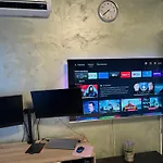 2-Bedroom With Private Parking Fast Wifi 3-Aircon 3-Smarttvs Workdesk Youtube Premium And Netflix