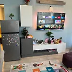 2-Bedroom With Private Parking Fast Wifi 3-Aircon 3-Smarttvs Workdesk Youtube Premium And Netflix