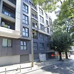 Boutique 1 Bedroom Apartment With Parking And Port View
