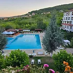 Mountain Breeze Villa