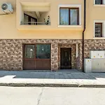 Cozy Central Apartment Varna & Parking
