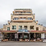 Boutique Holiday Golden Sands