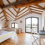 Ferienhaus Auf Zwei Etagen, Mit Garten Und Ueberdachtem Grillplatz