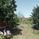 Къща Бунгало Градината