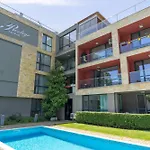 Sunny Flat With Pool