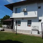 Kristi Houses