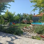 Stai Za Gosti Bazdarovi