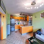 Просторна Всекидневна И Спалня