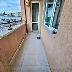 Просторна Всекидневна И Спалня