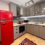 Opera Theatre Apartment With A Courtyard