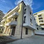 Cozy Apartment In Varna With Parking