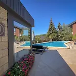 Pino - Villa, Casa, Cucina Е Terrazza