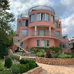 Sunray Guest House, Private Rooms & Apartment With Lovely Sea View