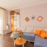 Seaside Apartment With A Garden