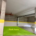 New Modern & Cozy Apartment With Free Private Parking And Ev Charging Station