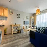 Sunny Flat-4 People-Delta Mall-Private Parking Space