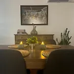 Kakavanen'S Sea View Apartment