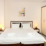 Sunny Studio In Hotel Berlin, Steps From The Beach! By Flat Mаnager